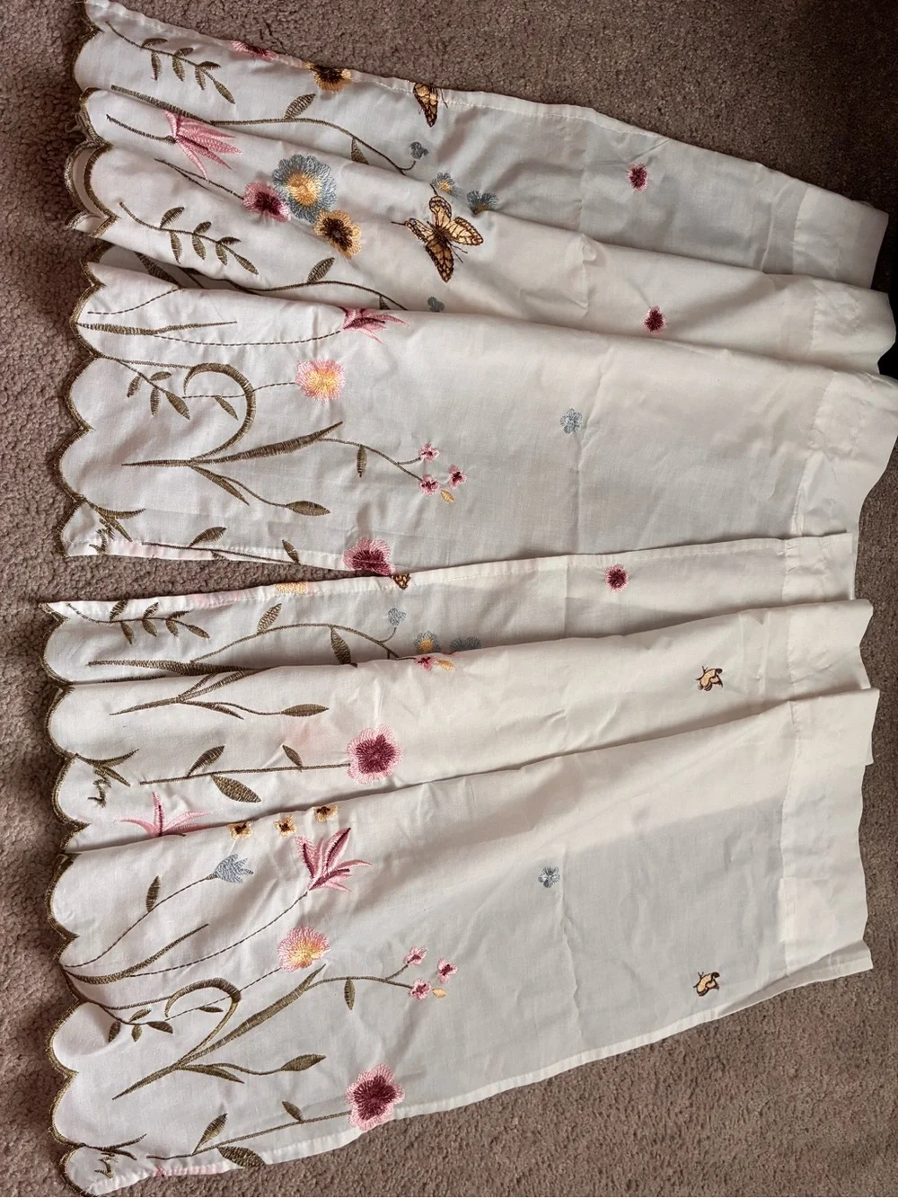 Embroidered Floral Scalloped Window Curtans in White with Multicolor Accents